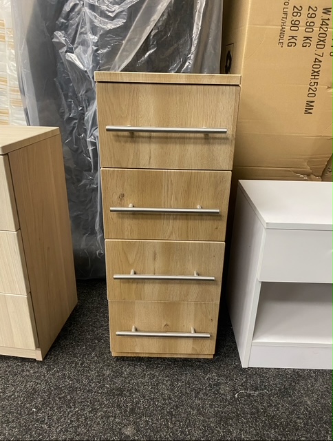 4 Drawers/Bedside Cabinet -   Oak Large T bar Rigid (Clearance)