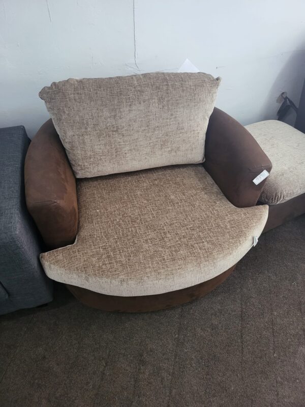 Ex-Display Model - Swivel Chair (Clearance)