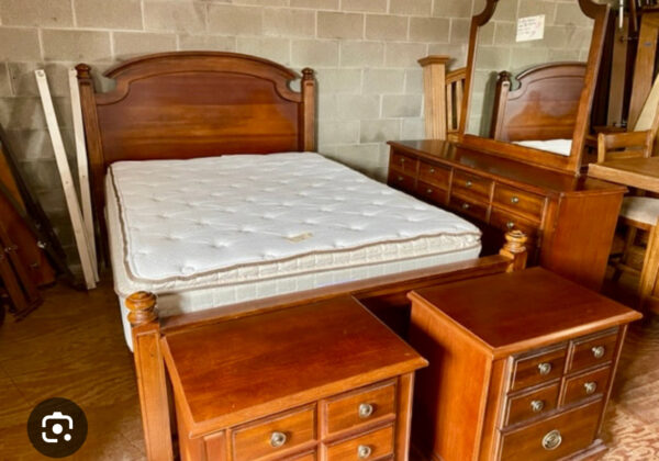 Pre-Owned - Beds & Mattresses & Headboards